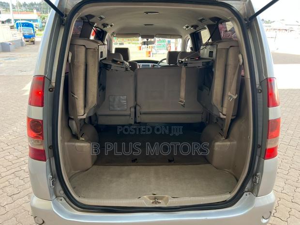 Toyota Noah 2002 Silver