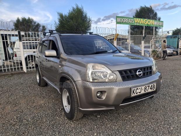 Nissan X-Trail 2010 Gold