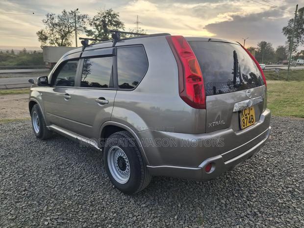 Nissan X-Trail 2010 Gold