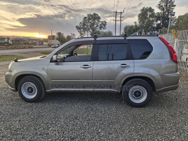 Nissan X-Trail 2010 Gold