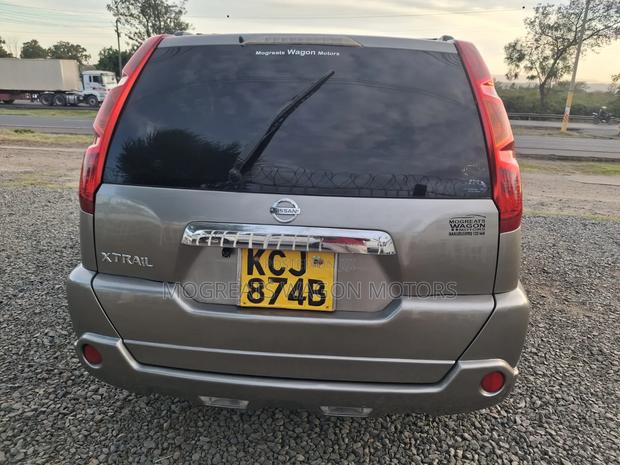 Nissan X-Trail 2010 Gold