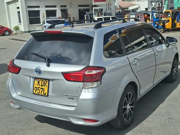 Toyota Corolla Fielder 2017 Silver