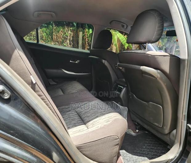Toyota Crown 2010 Black