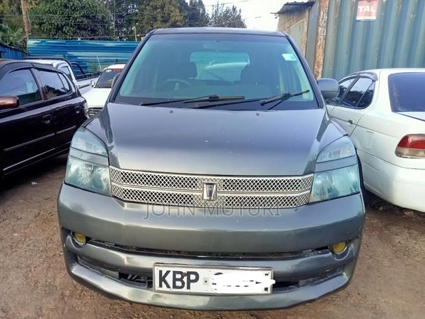 Toyota Voxy 2005 Gray