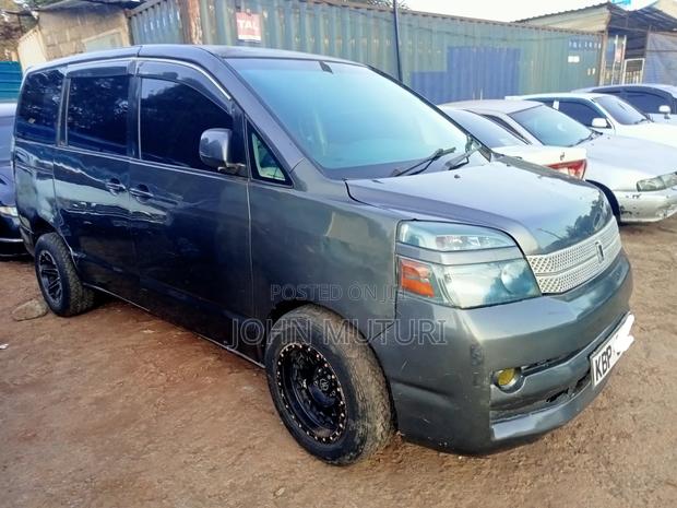 Toyota Voxy 2005 Gray