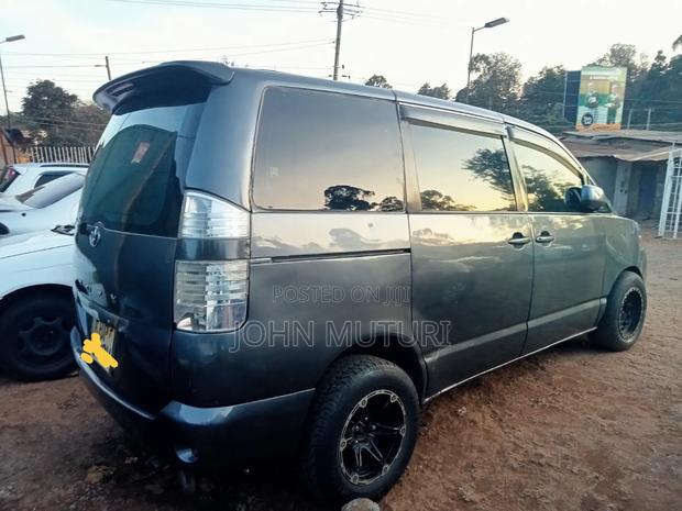 Toyota Voxy 2005 Gray