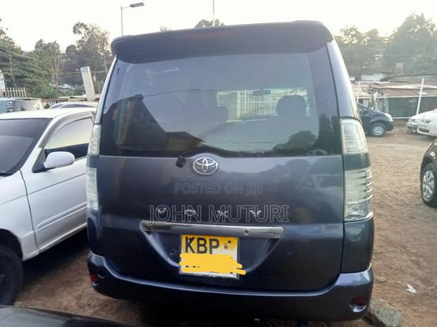 Toyota Voxy 2005 Gray