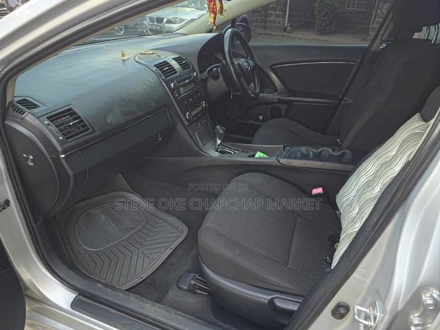 Toyota Avensis 2009 Silver