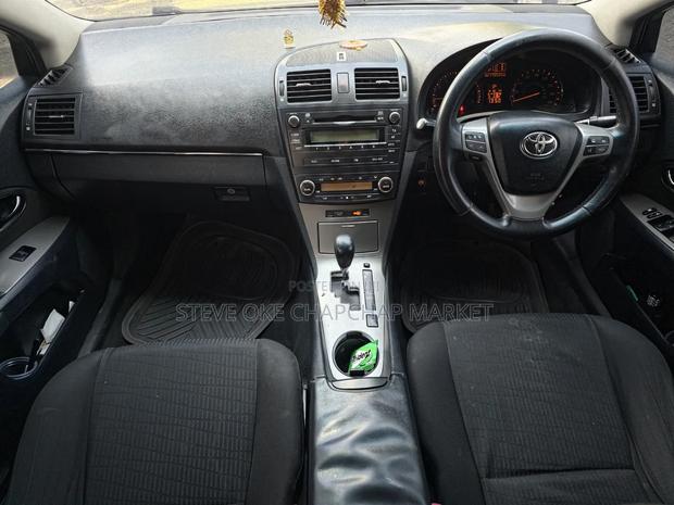 Toyota Avensis 2009 Silver