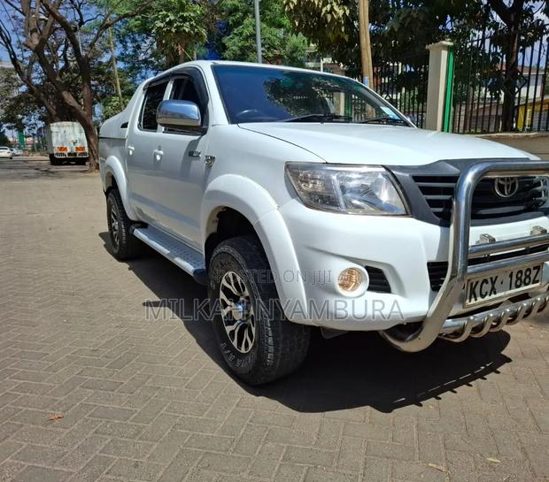Toyota Hilux 2015 White
