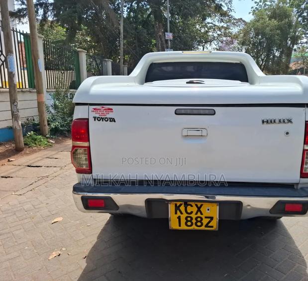 Toyota Hilux 2015 White