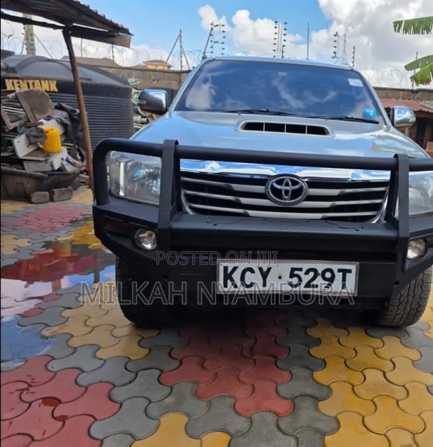 Toyota Hilux 2013 Silver