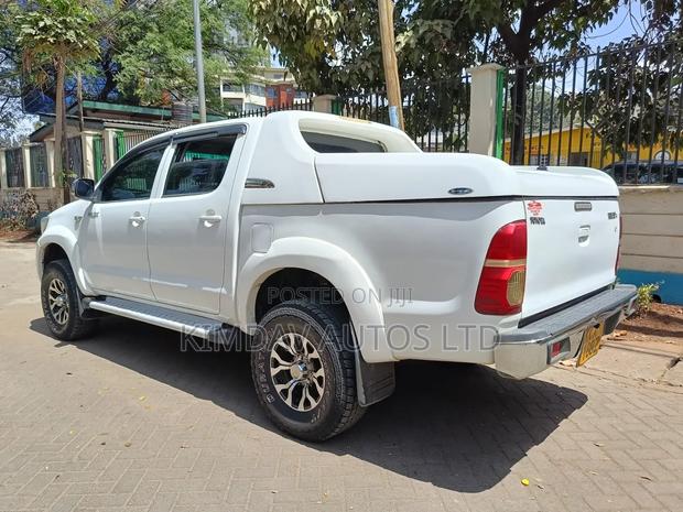 Toyota Hilux 2015 White