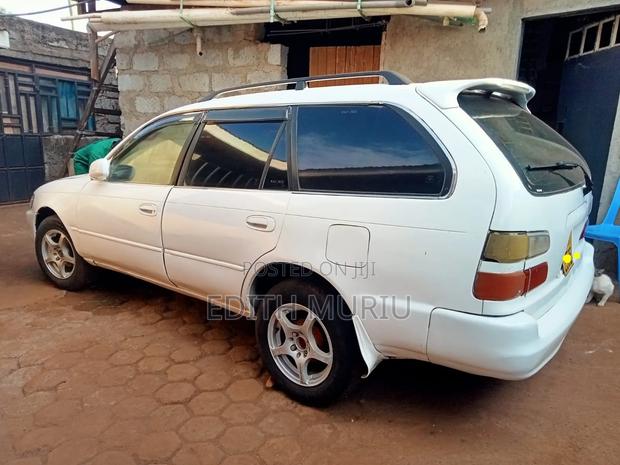 Toyota Corolla 2000 White