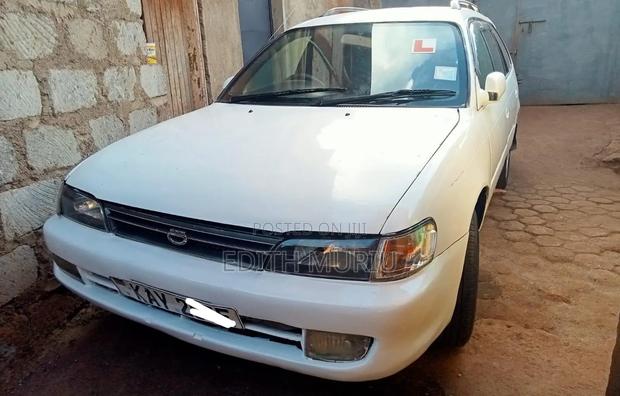 Toyota Corolla 2000 White