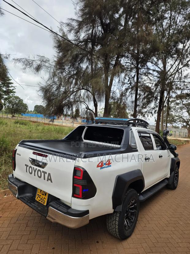 Toyota Hilux 2017 White