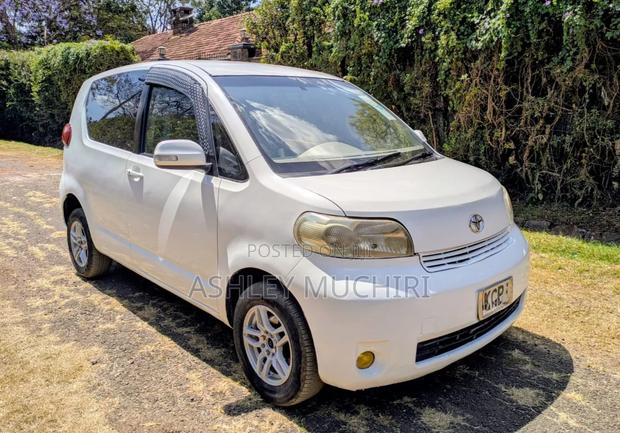 Toyota Porte 2011 White