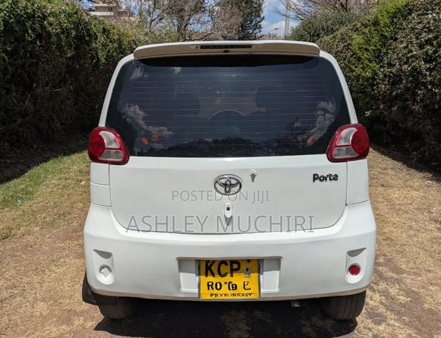 Toyota Porte 2011 White