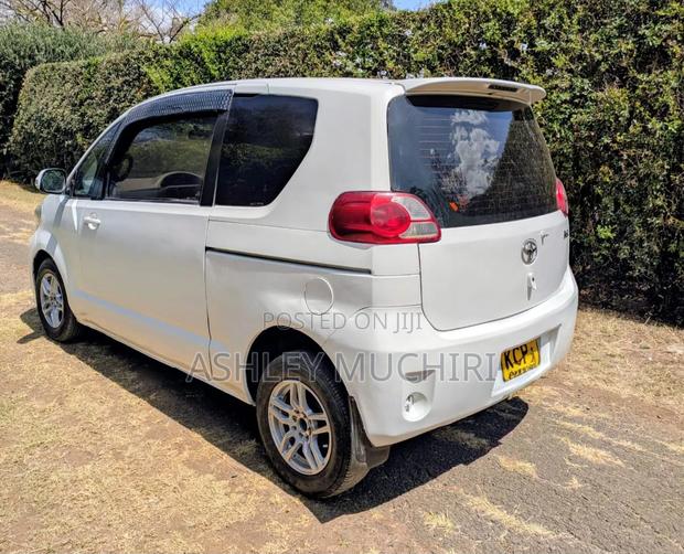 Toyota Porte 2011 White