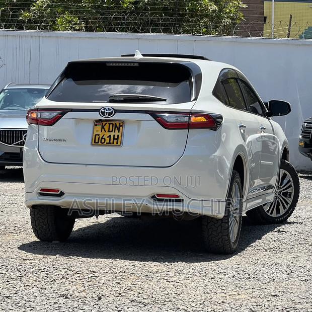 Toyota Harrier 2.0 2017 White