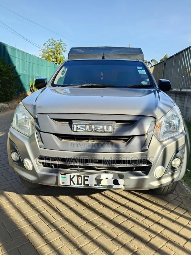 Isuzu D-MAX 2022 Gray