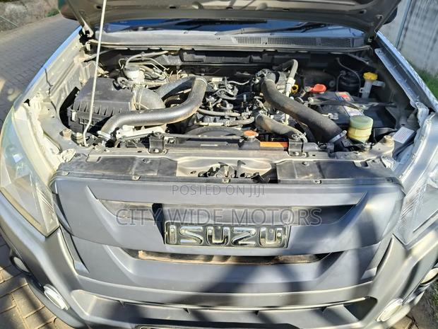 Isuzu D-MAX 2022 Gray
