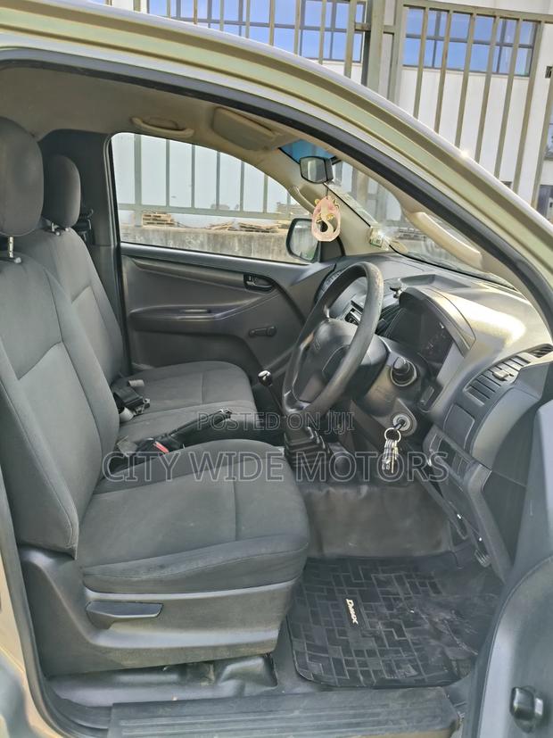 Isuzu D-MAX 2022 Gray