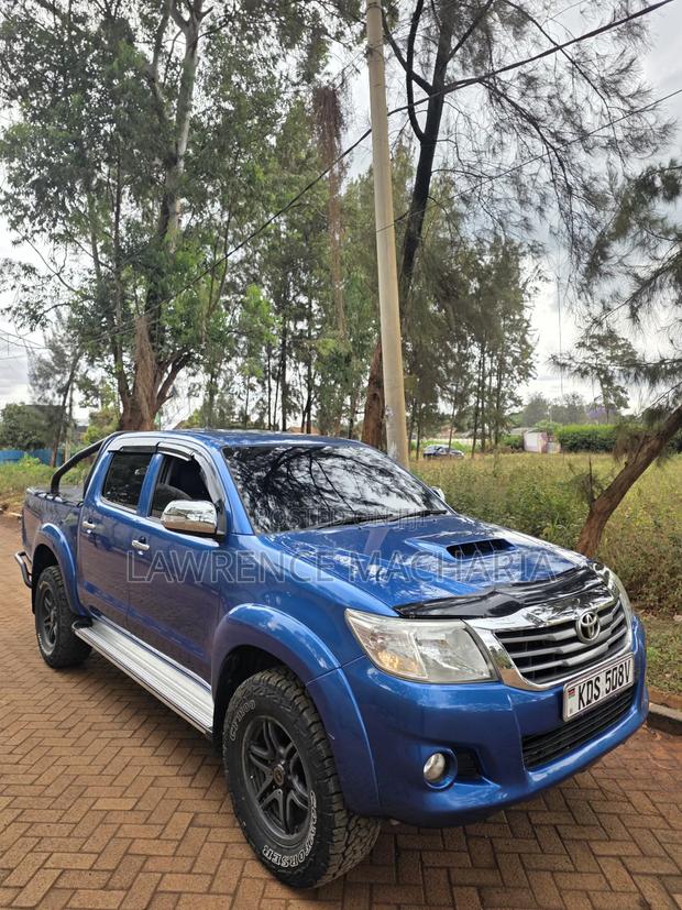 Toyota Hilux 2015 Blue