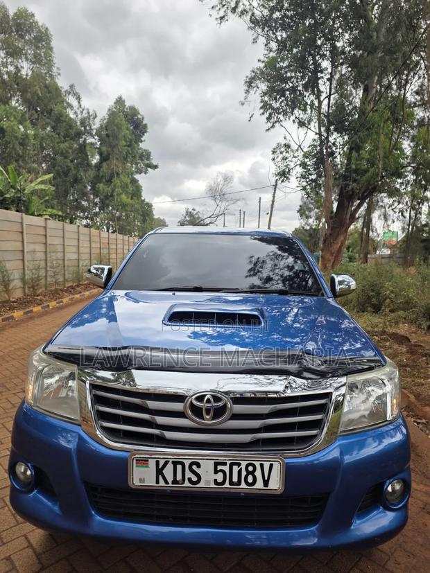 Toyota Hilux 2015 Blue