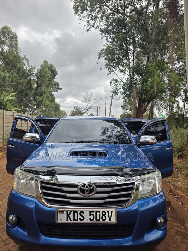 Toyota Hilux 2015 Blue