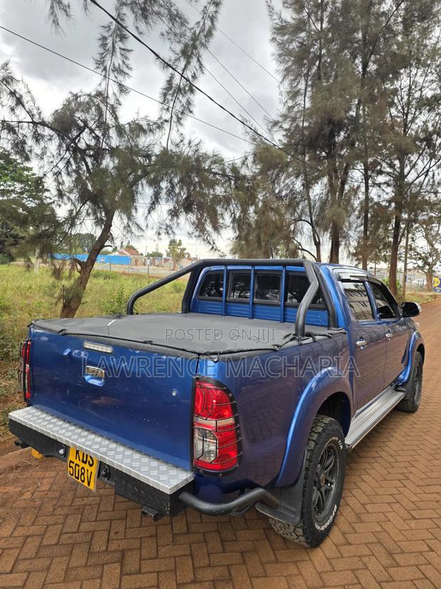 Toyota Hilux 2015 Blue