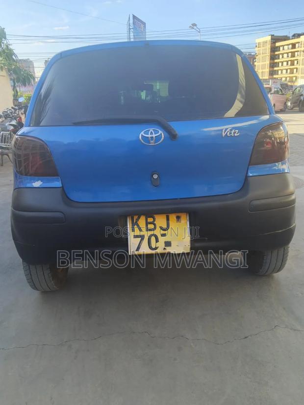 Toyota Vitz 2004 Blue