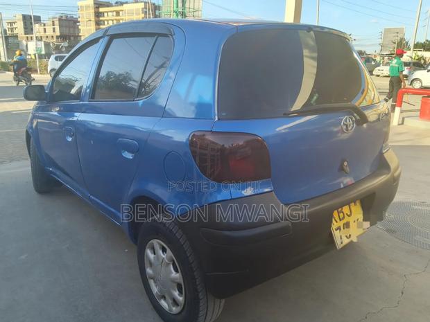 Toyota Vitz 2004 Blue