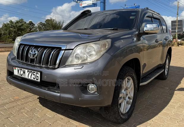 Toyota Land Cruiser Prado 2010 Gray
