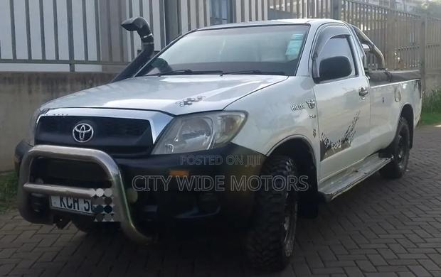 Toyota Hilux 2013 White