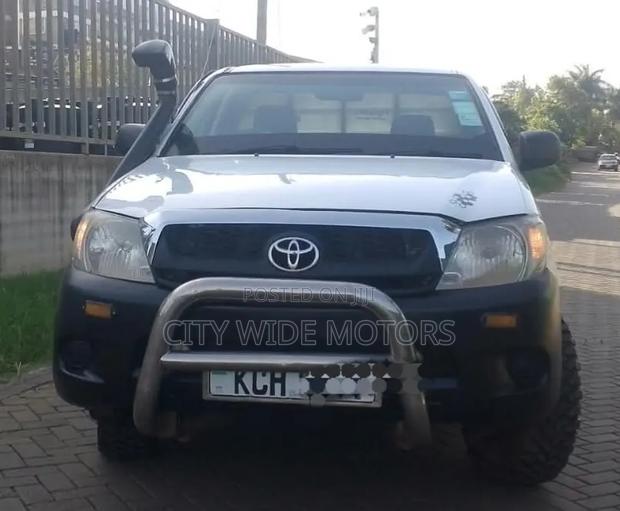 Toyota Hilux 2013 White