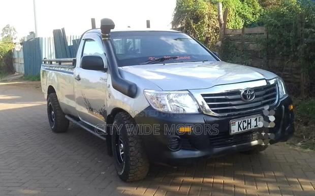 Toyota Hilux 2015 Silver