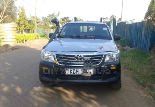 Toyota Hilux 2015 Silver