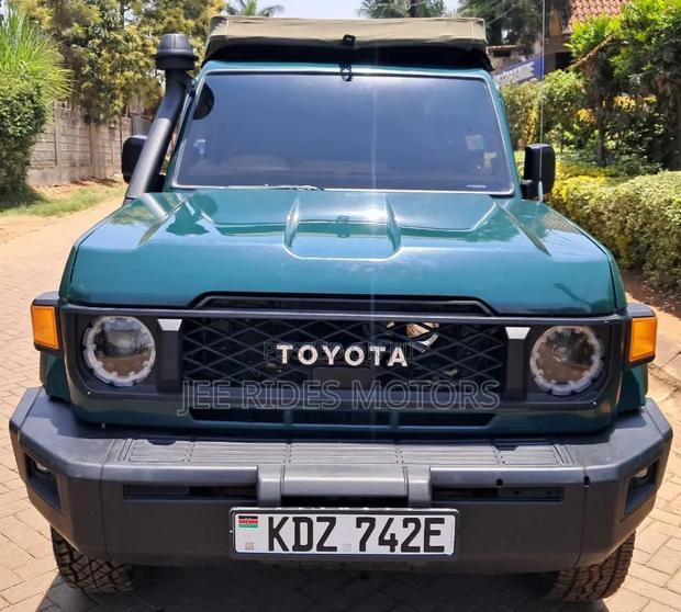 Toyota Land Cruiser 79 Series 2014 Green