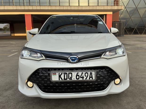 Toyota Corolla Fielder 1.5 Hybrid FWD 2017 White