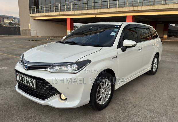 Toyota Corolla Fielder 1.5 Hybrid FWD 2017 White