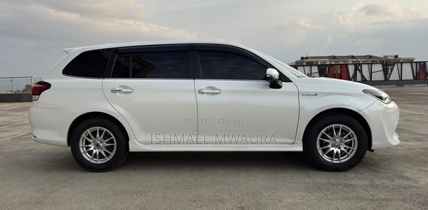Toyota Corolla Fielder 1.5 Hybrid FWD 2017 White