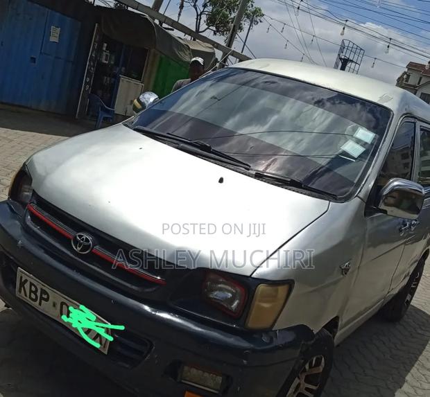 Toyota Noah 2006 Silver