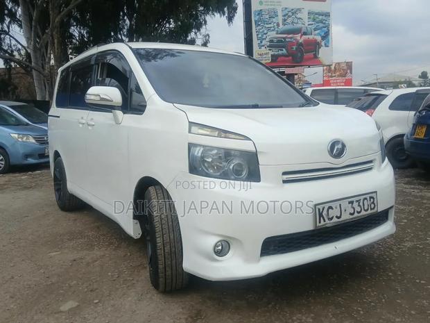 Toyota Voxy V 2WD 8-Seater 2009 Pearl
