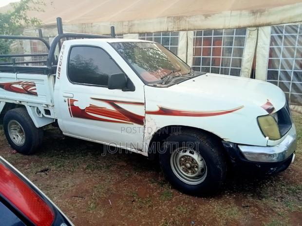 Nissan Hardbody 2004 White