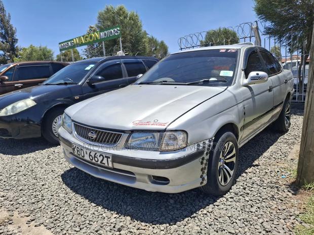 Nissan Sunny 2002 Silver