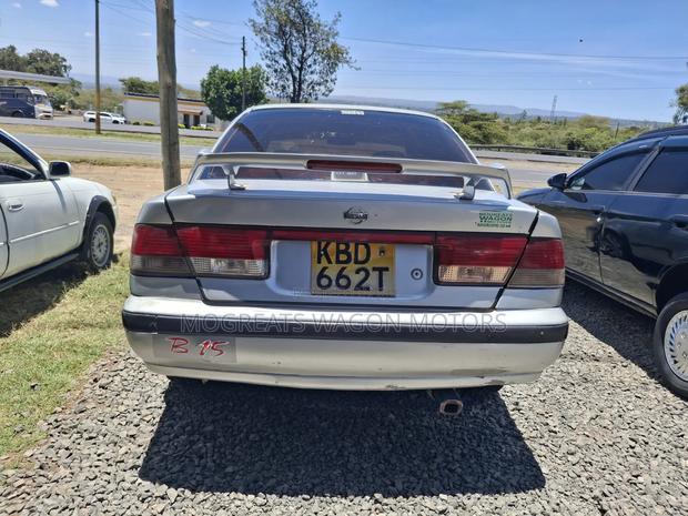 Nissan Sunny 2002 Silver