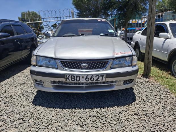 Nissan Sunny 2002 Silver