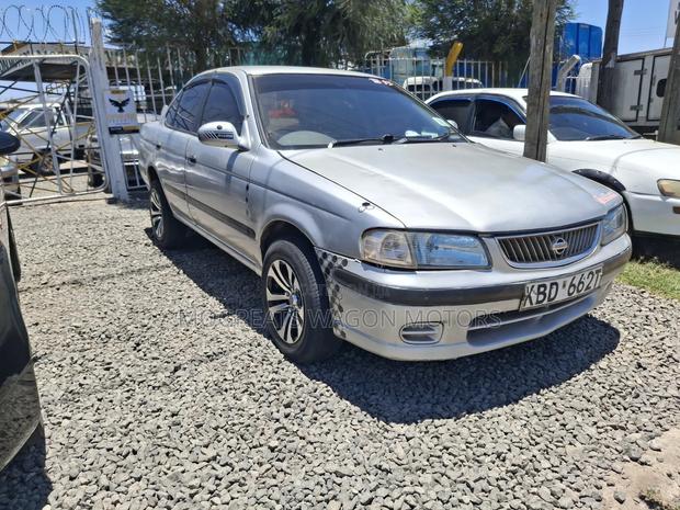 Nissan Sunny 2002 Silver