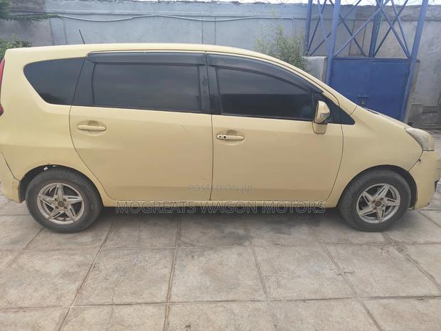 Toyota Passo Sette 2009 Yellow
